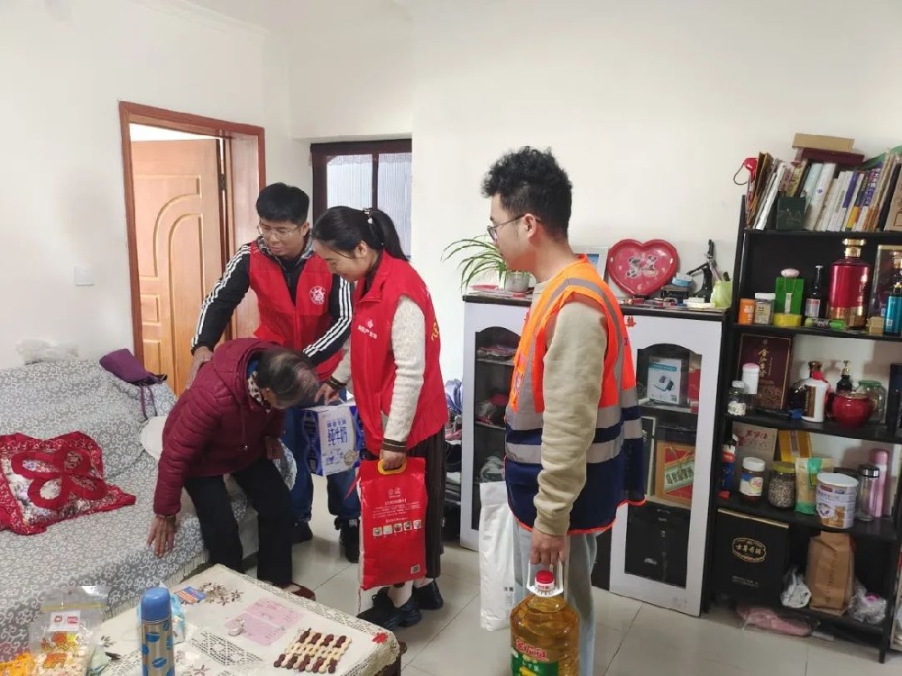 【精神文明建設】情系桑榆 愛暖重陽│鄭投產(chǎn)業(yè)園公司組織開展“孤老不孤 空巢不空”志愿服務活動