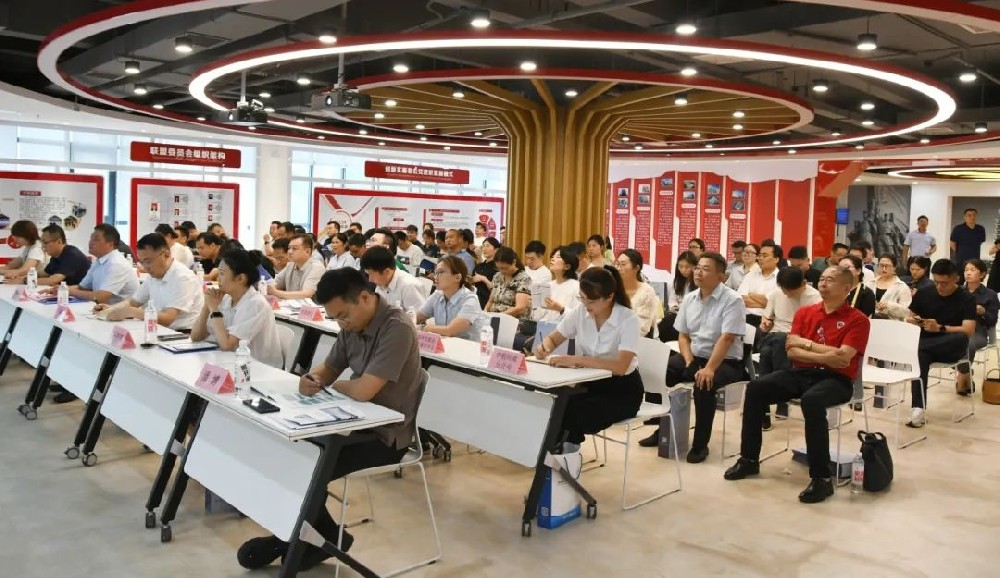 出海新機(jī)遇 二七新動(dòng)能丨政策護(hù)航，金融賦能，認(rèn)證筑基，企業(yè)出海，共繪二七區(qū)企業(yè)新藍(lán)圖主題宣講會(huì)在鄭投科技創(chuàng)新園成功舉辦